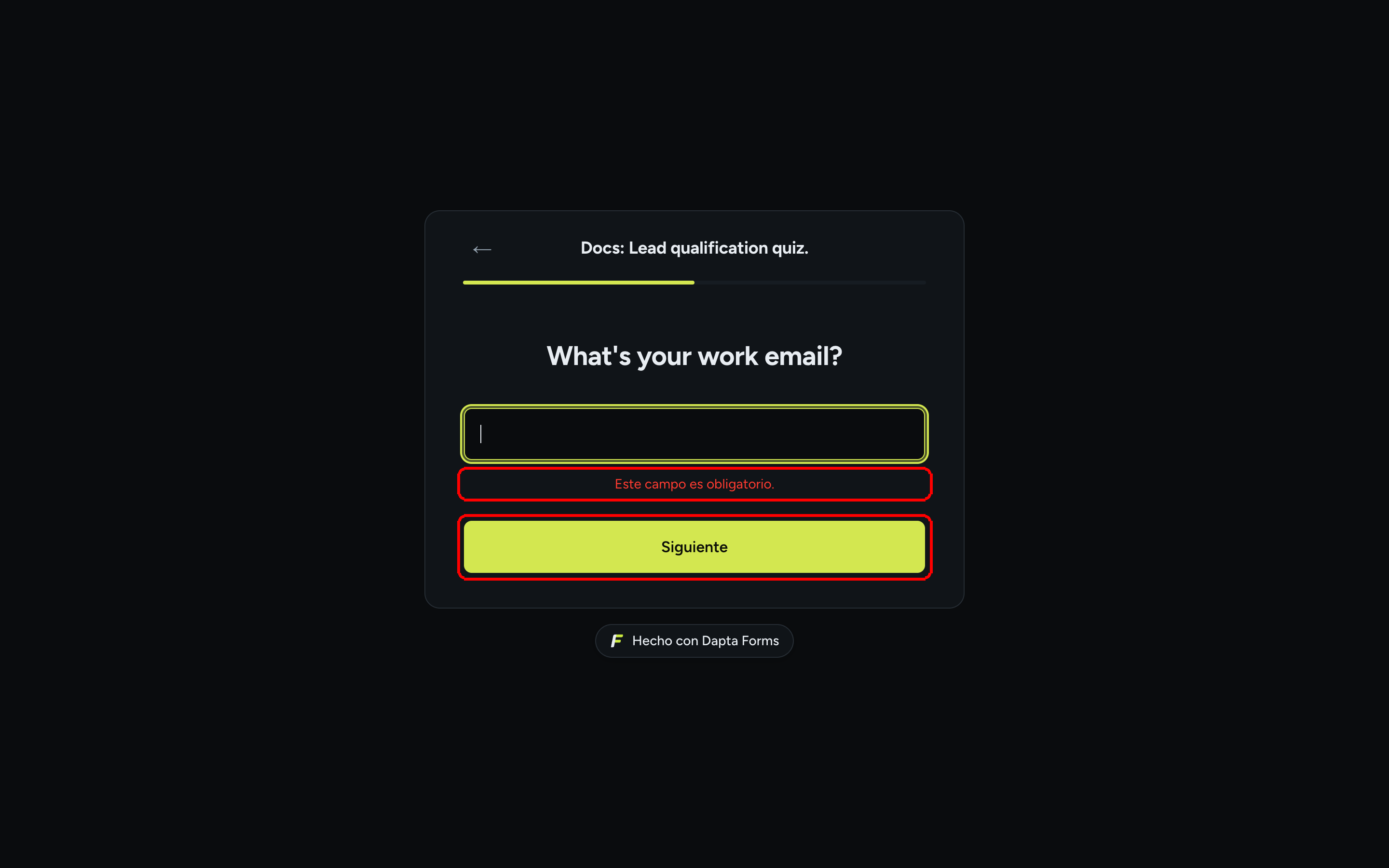 The same email step with Spanish chrome: the error Este campo es obligatorio and the button Siguiente
